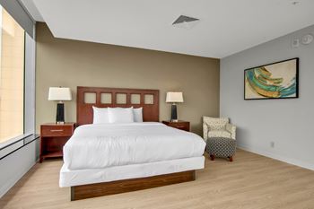 King or queen bed
